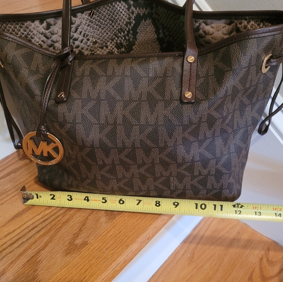 Michael Kors Brown Shoulder Bag with  Animal Print Inside - Picture 4 of 7